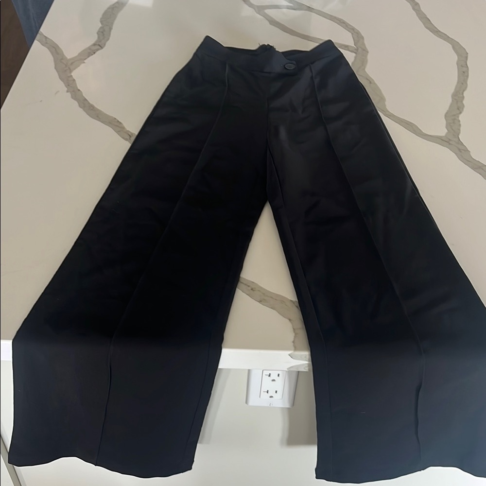 Elegant Black Wide-Leg Pants